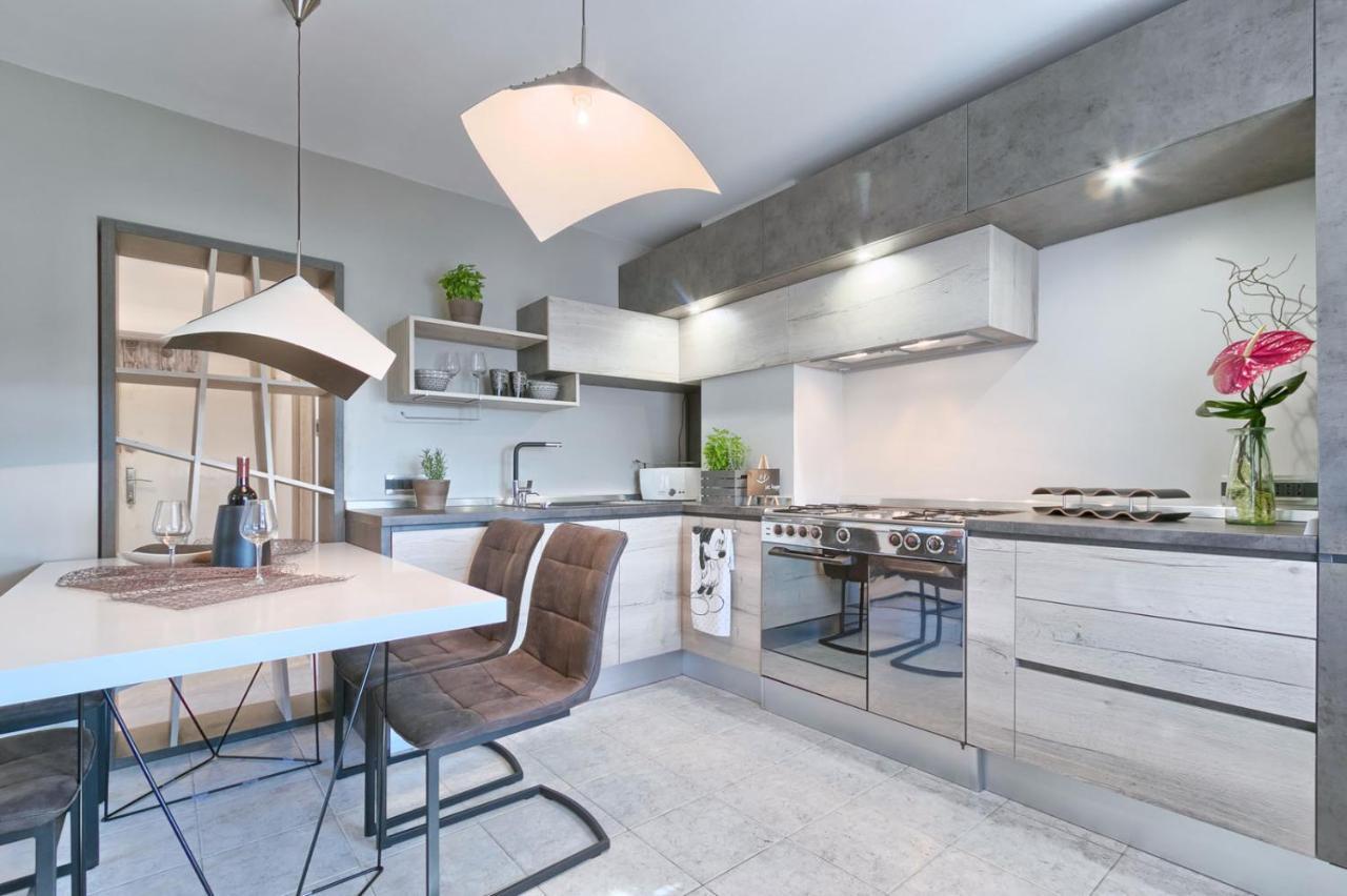 Modern Oasis Apartment Pula Ngoại thất bức ảnh